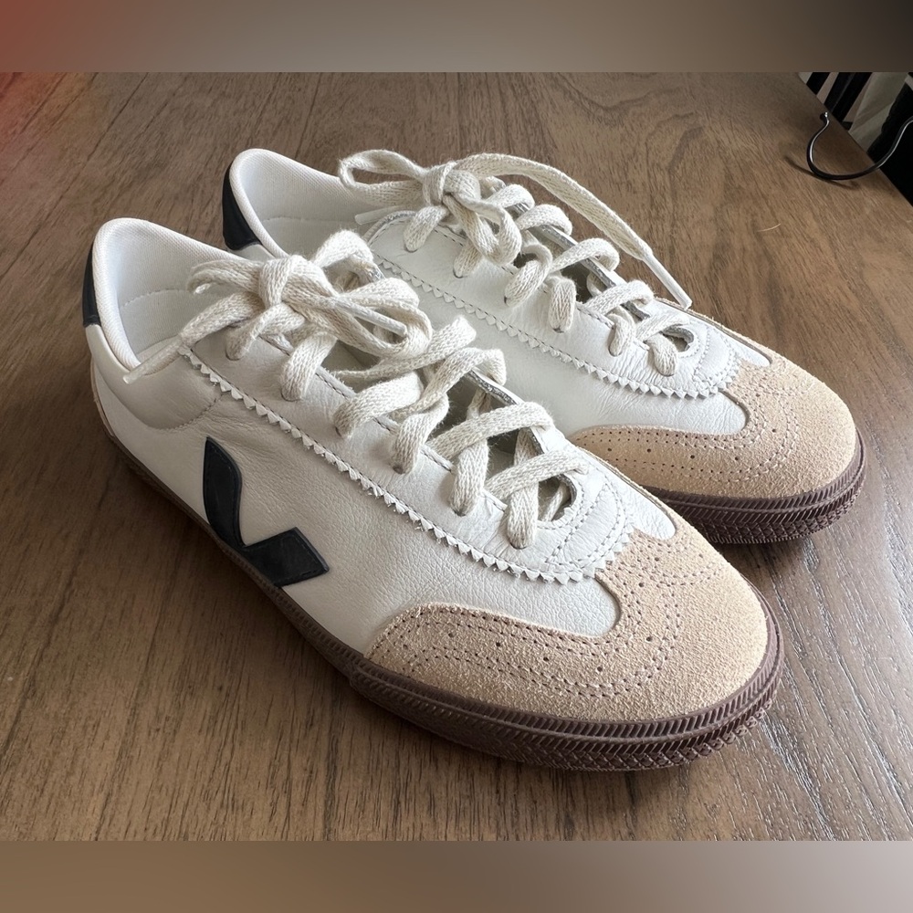 EUC Veja White Leather Sneakers with Beige Suede and Navy Details. Women 8